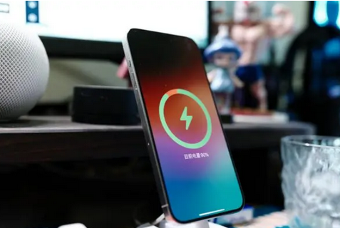 叶县苹果15换屏服务分享用什么充电器给iPhone15充电更好 